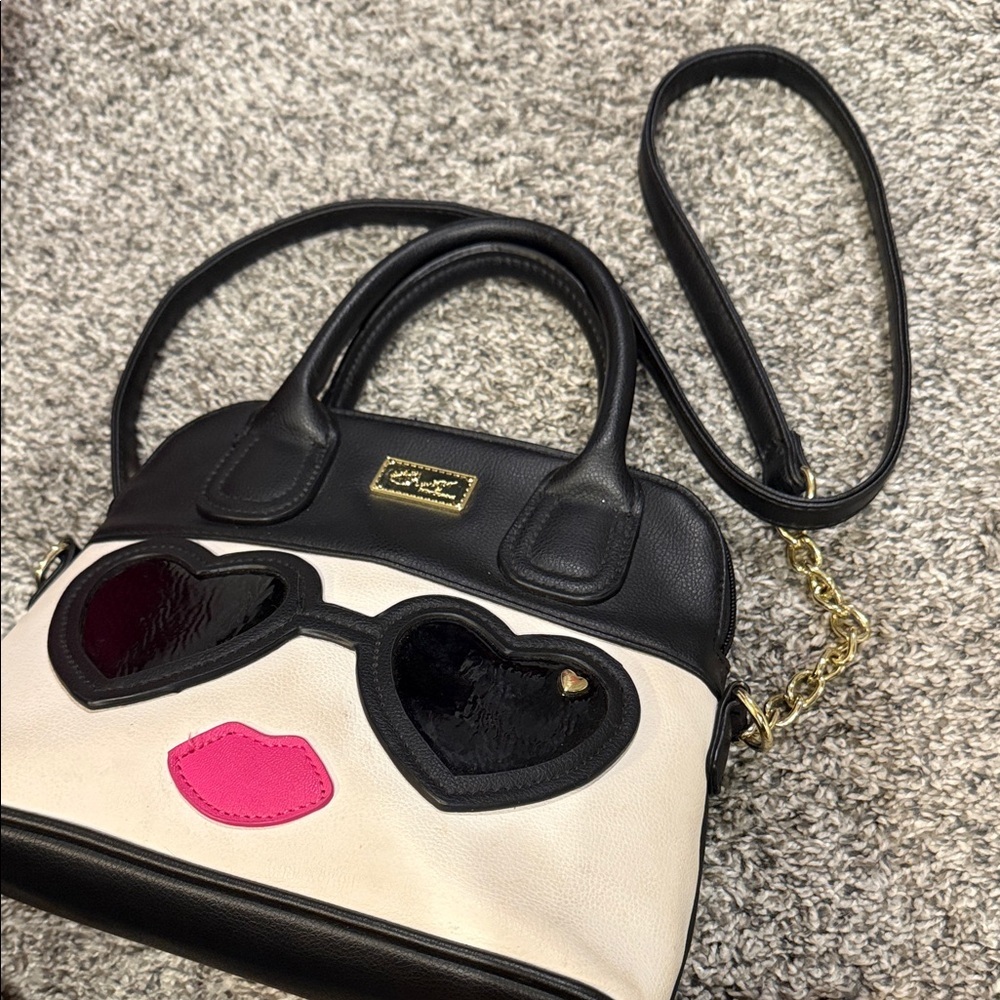Betsey Johnson Handbag sunglasses lips crossbody bag purse designer chic fashion - Picture 6 of 9